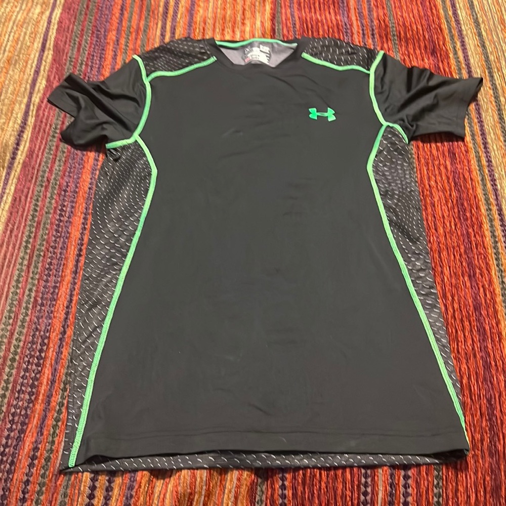 Never Worn Under Armour Men’s Small Heat Gear shirt